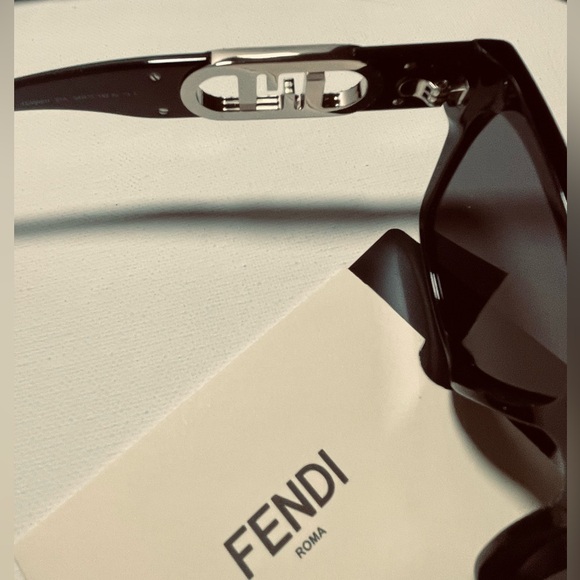NWT FENDI 40081 EMBELLISHED O’LOCK LOGO DETAILING BLACK FF TEMPLE SUNGLASSES - Picture 12 of 17